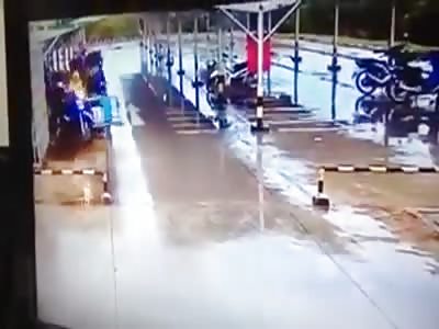 HOLD THE MOTORCYCLE!