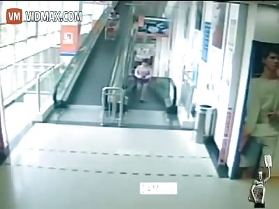 Supermarket terrible accident women kill