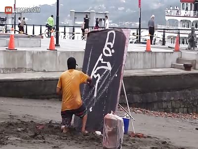 So cool! What this artist is drawing will keep on wondering until the last second.